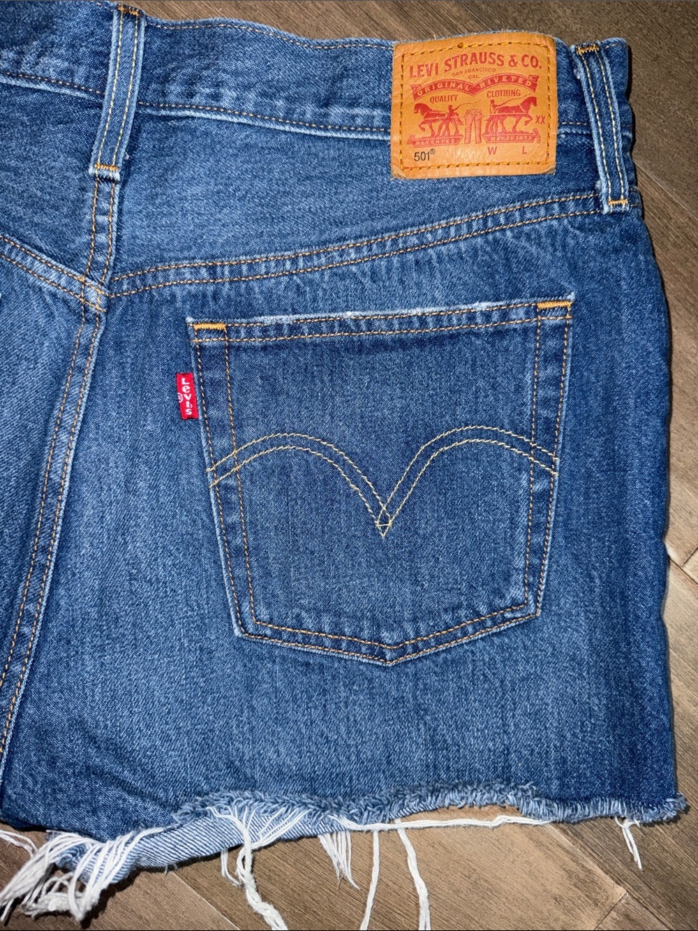 Levi's 501 Distressed Raw Hem Denim Cut Off Shorts Button Fly SZ 31 - Picture 6 of 9